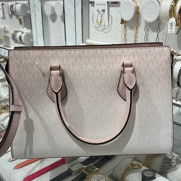 MICHAEL KORS Sheila Md Ombré Signature Logo Satchel Crossbody Bag
Powder Blush - Picture 5 of 16